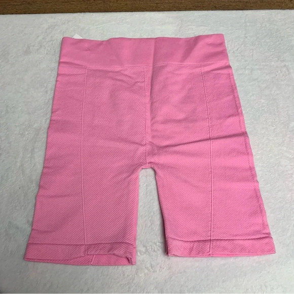 LA LA Active XL pink biker shorts NWT does have some texture to them - Picture 4 of 5